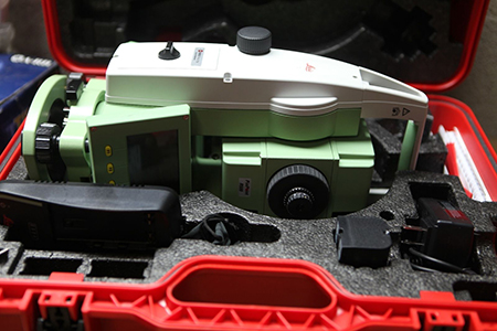 Máy toàn đạc Leica ts09 giá rẻ, đảm bảo chất lượng tại Địa Long